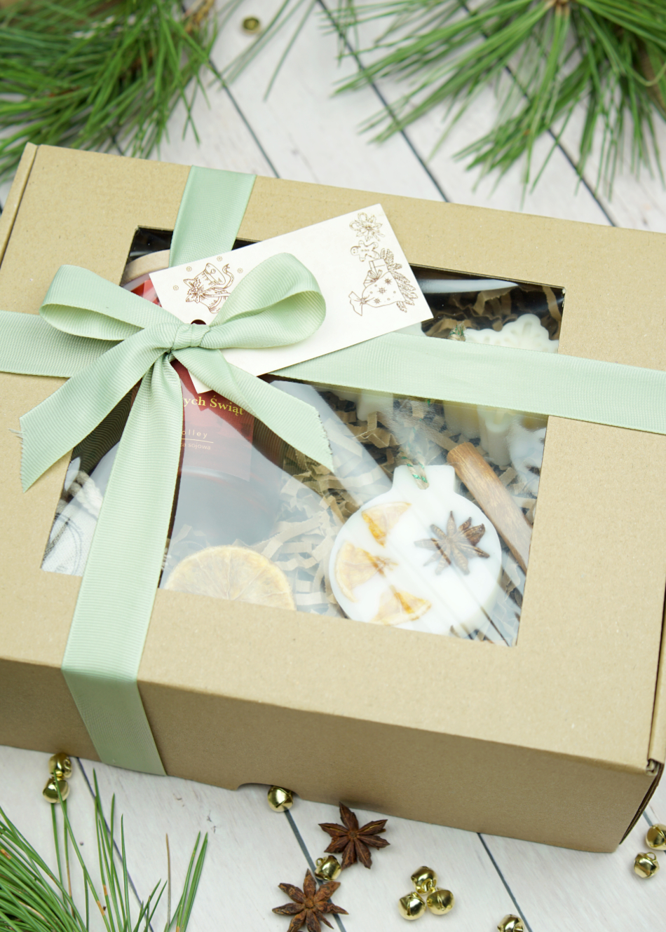 zestaw-swieca-swiateczna-pacznidlo-zapakowane Duży zestaw prezentowy pod choinkę