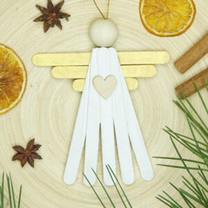 Aniołek na choinkę z patyków