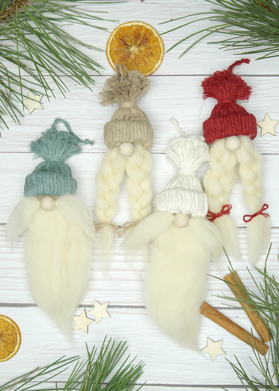 ozdoba-choinkowa-makrama-mikolaje-welna Ozdoby w kształcie mikołajów na choinkę z wełną